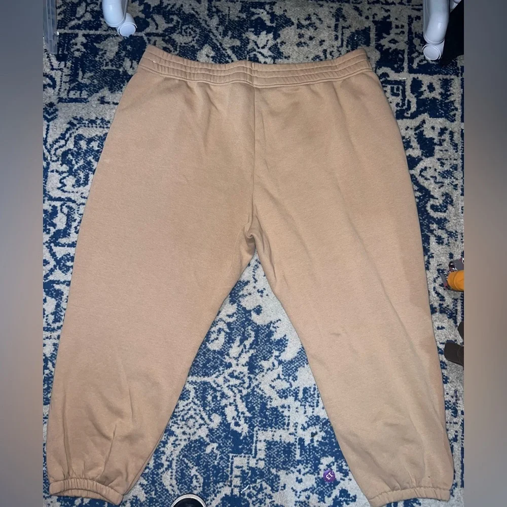 Nike Women's Tan Joggers NEW - Picture 3 of 4
